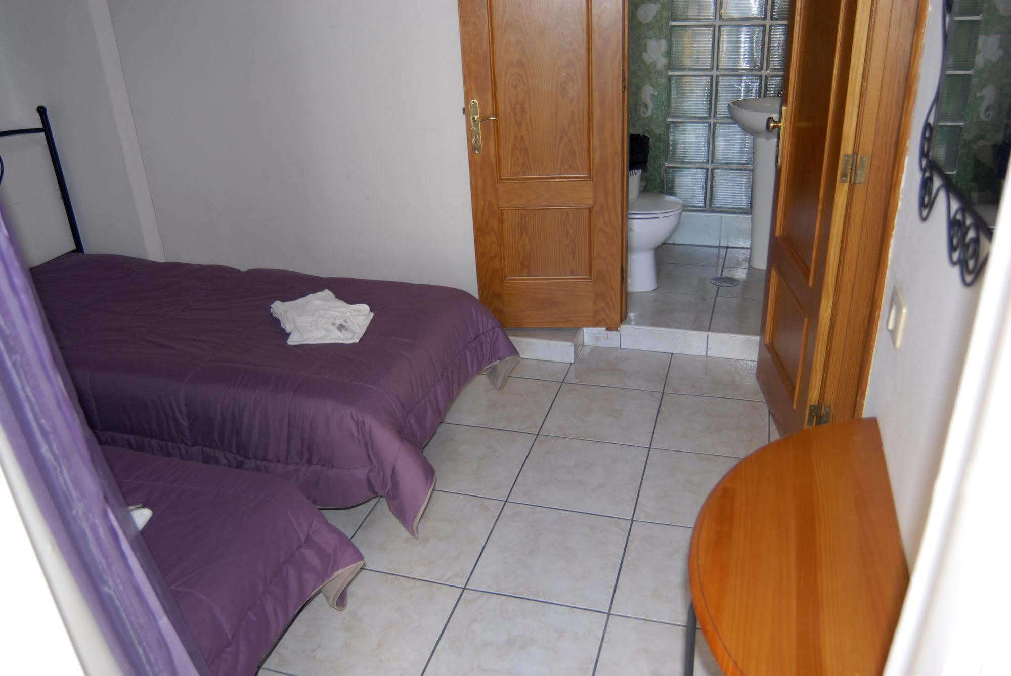 Pension Casa Blanca Лос Кристианос Екстериор снимка