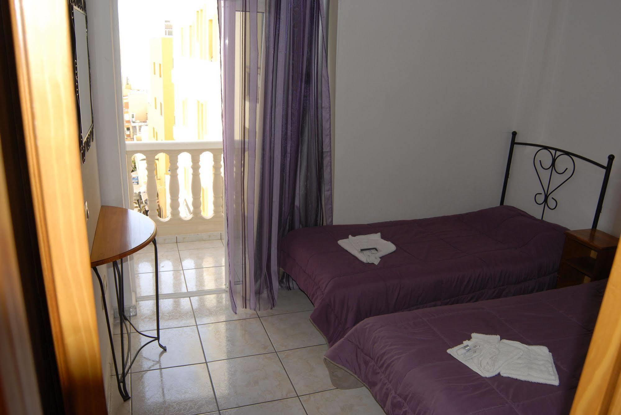 Pension Casa Blanca Лос Кристианос Екстериор снимка